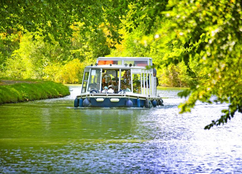 Canal du Midi boat © C. Deschamps