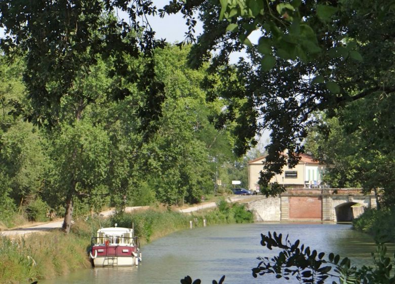 Canal Midi Gardouch canal bridge © Lauragais Tourisme