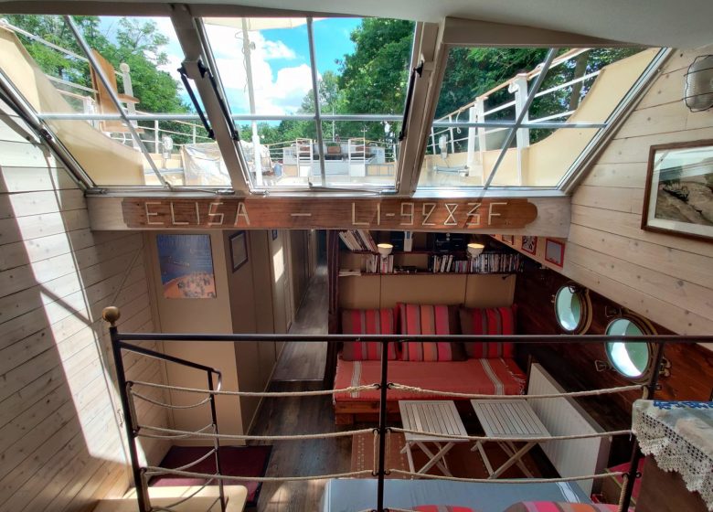 Boat-rental-barge-black-bean-Salon-view-from-top