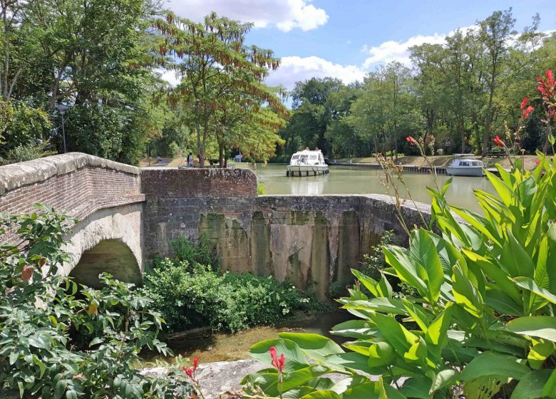 Montesquieu lauragais écluse Négra pont canal bateaux © Lauragais Tourisme