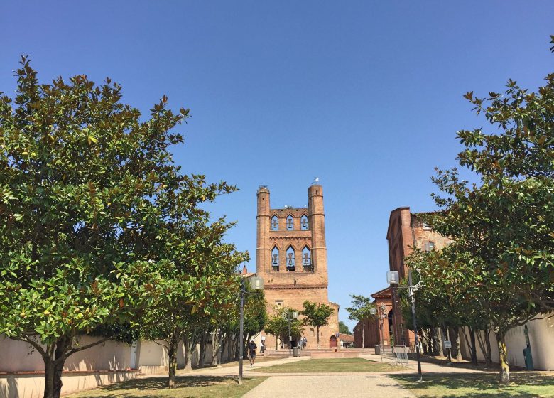 Explanada de la iglesia de Villefranche de Lauragais