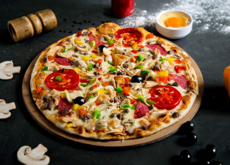 pizza-mixta-con-varios-ingredientes