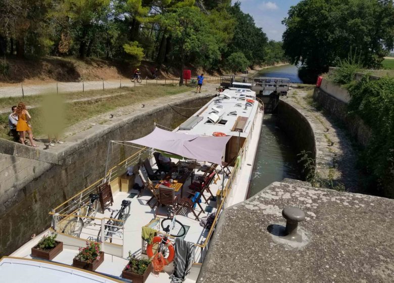 barge-black-bean-navigation-lock-bridge