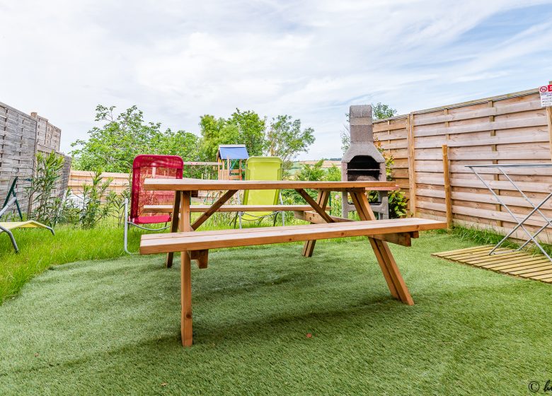 terraza privada de la cabaña con barbacoa